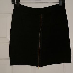 Banded mini skirt with front zipper detail